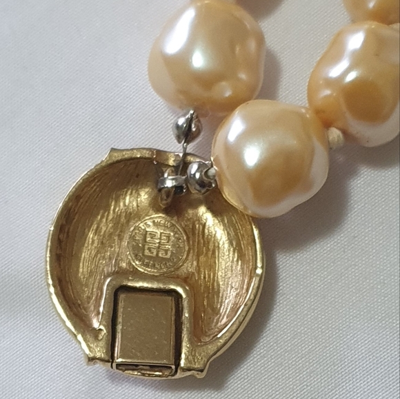 Givenchy Pearl Necklace - Picture 4 of 4
